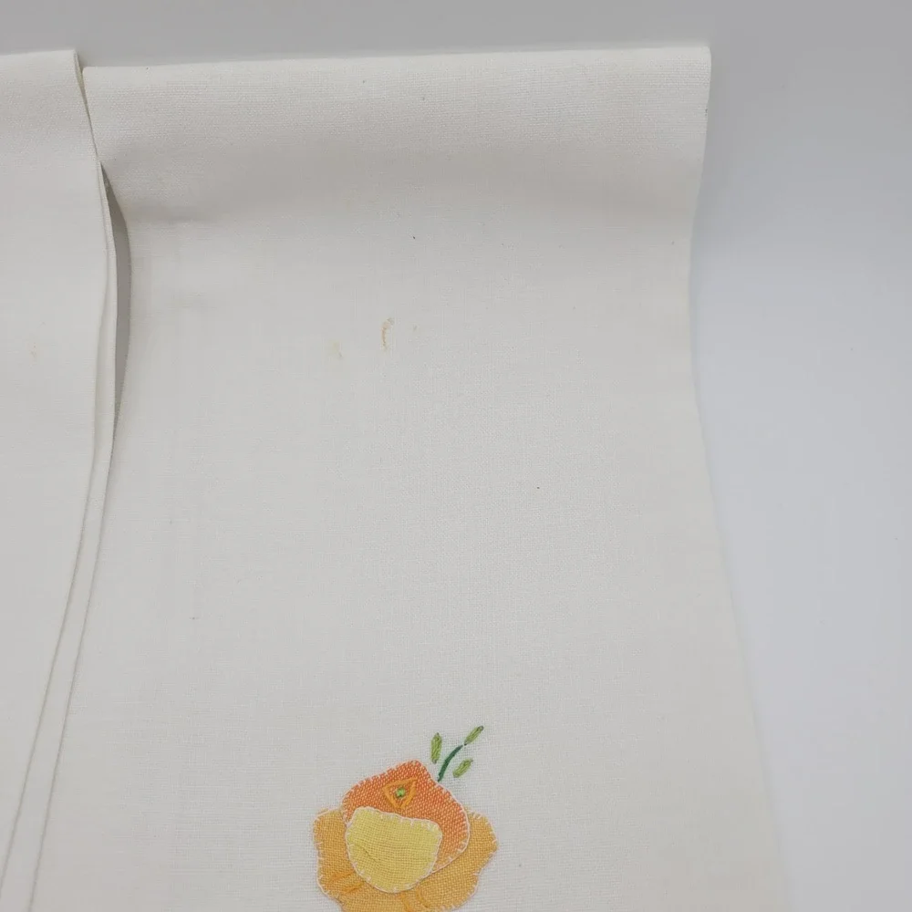 Vintage Embroidered Floral Hand Towels Set of 2 White Scalloped Edge Cottagecore
